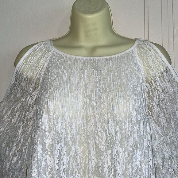 LC Lauren Conrad white lace cold shoulder blouse - Picture 2 of 10